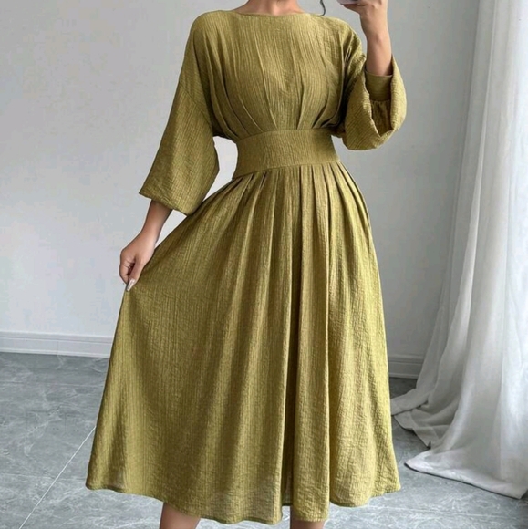 Textured Elegant Batwing Sleeve Empire Waist Pleated Lantern Sleeve Dress - Picture 2 of 4